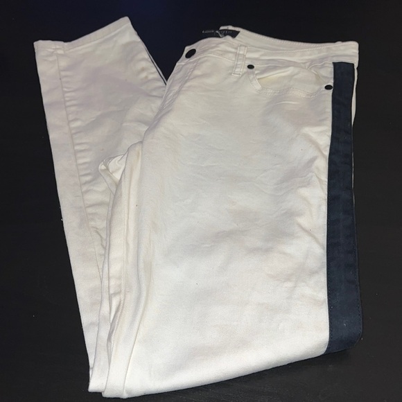 Forever 21 premium Denim ivory with a side black stripe Sz 28 - Picture 1 of 7